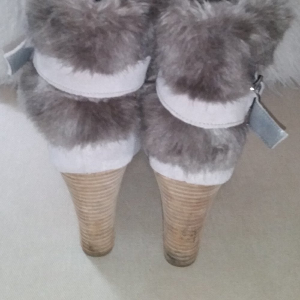 Victoria's Secret  light grey suede wedge booties w/faux fur NWOT - Picture 6 of 7